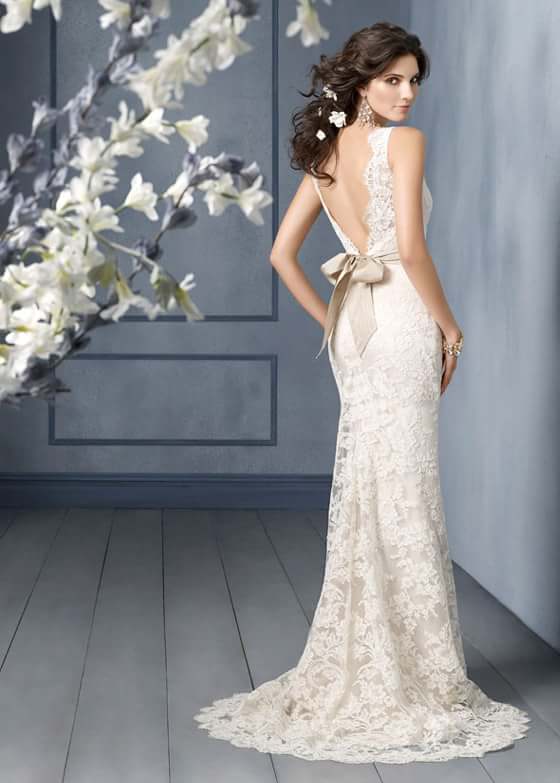 Свадебное платье с открытой спиной - утонченная элегантность